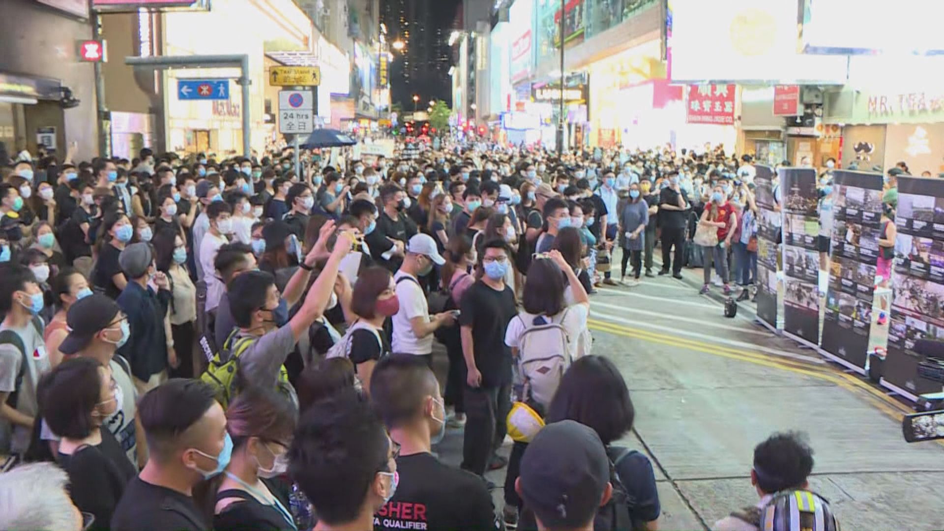 多區有人聚集紀念612一周年　警於銅鑼灣制服一男一女