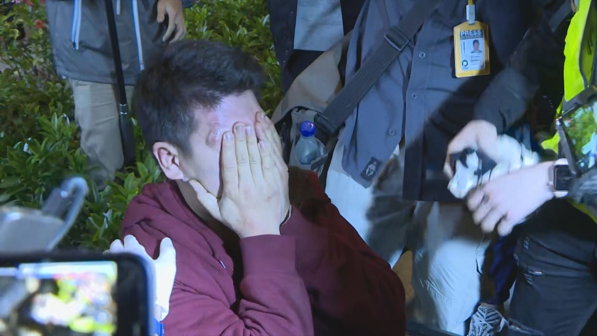 天水圍集會尾聲　有人疑用電話拍攝在場人士被打