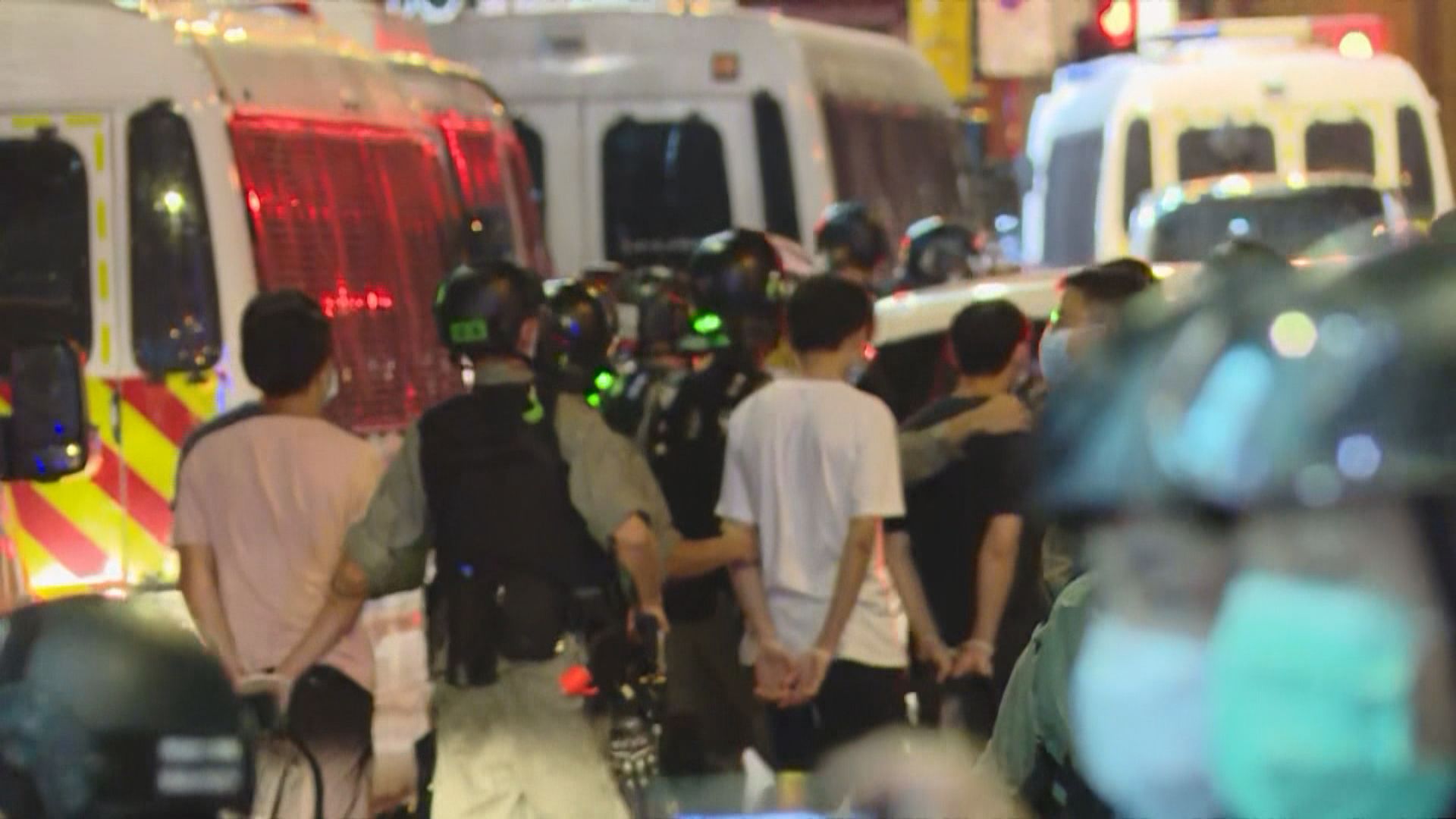 警方制服多人　包括中西區區議員葉錦龍