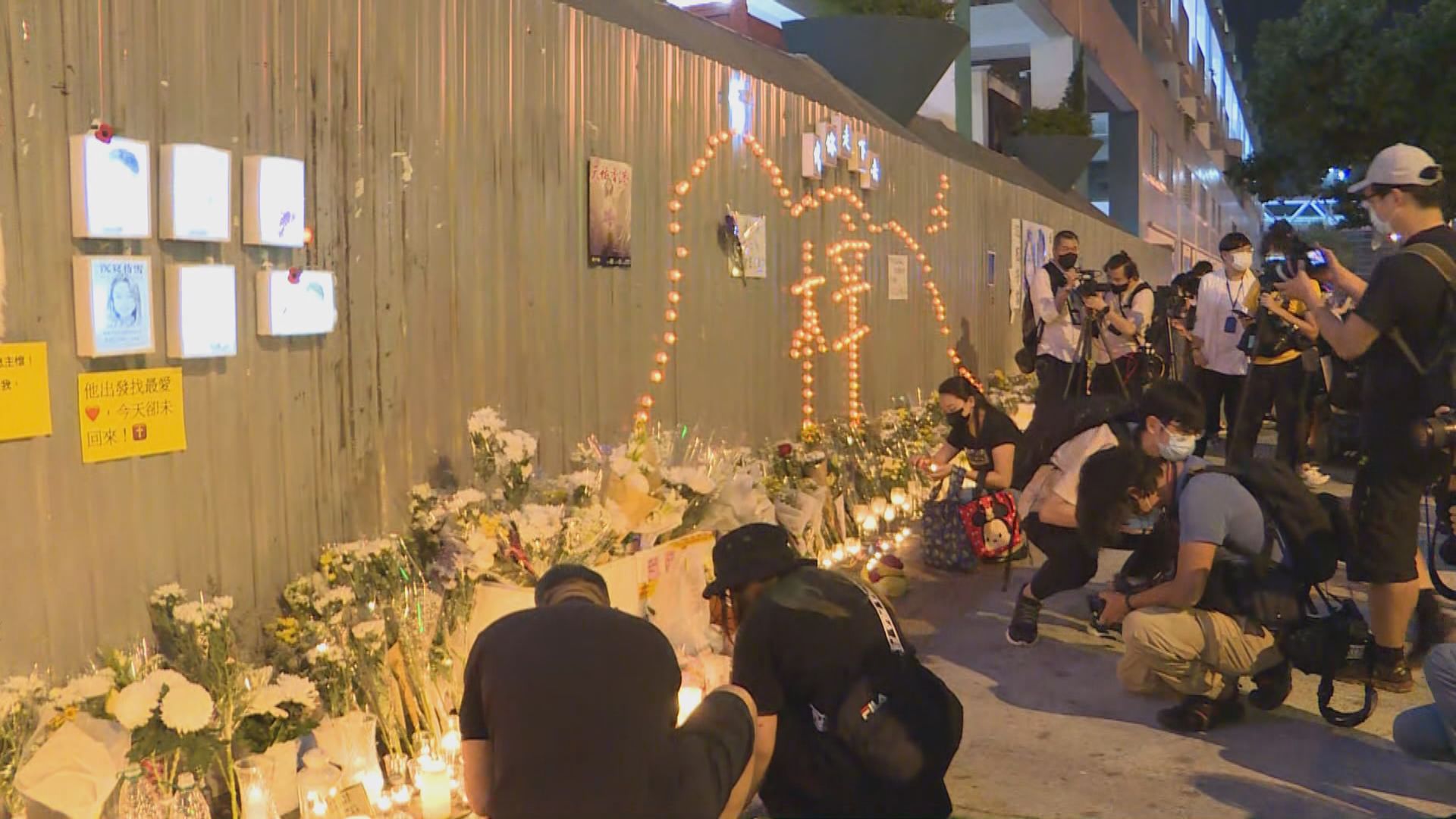 科大生周梓樂離世一年　有人到尚德停車場外悼念