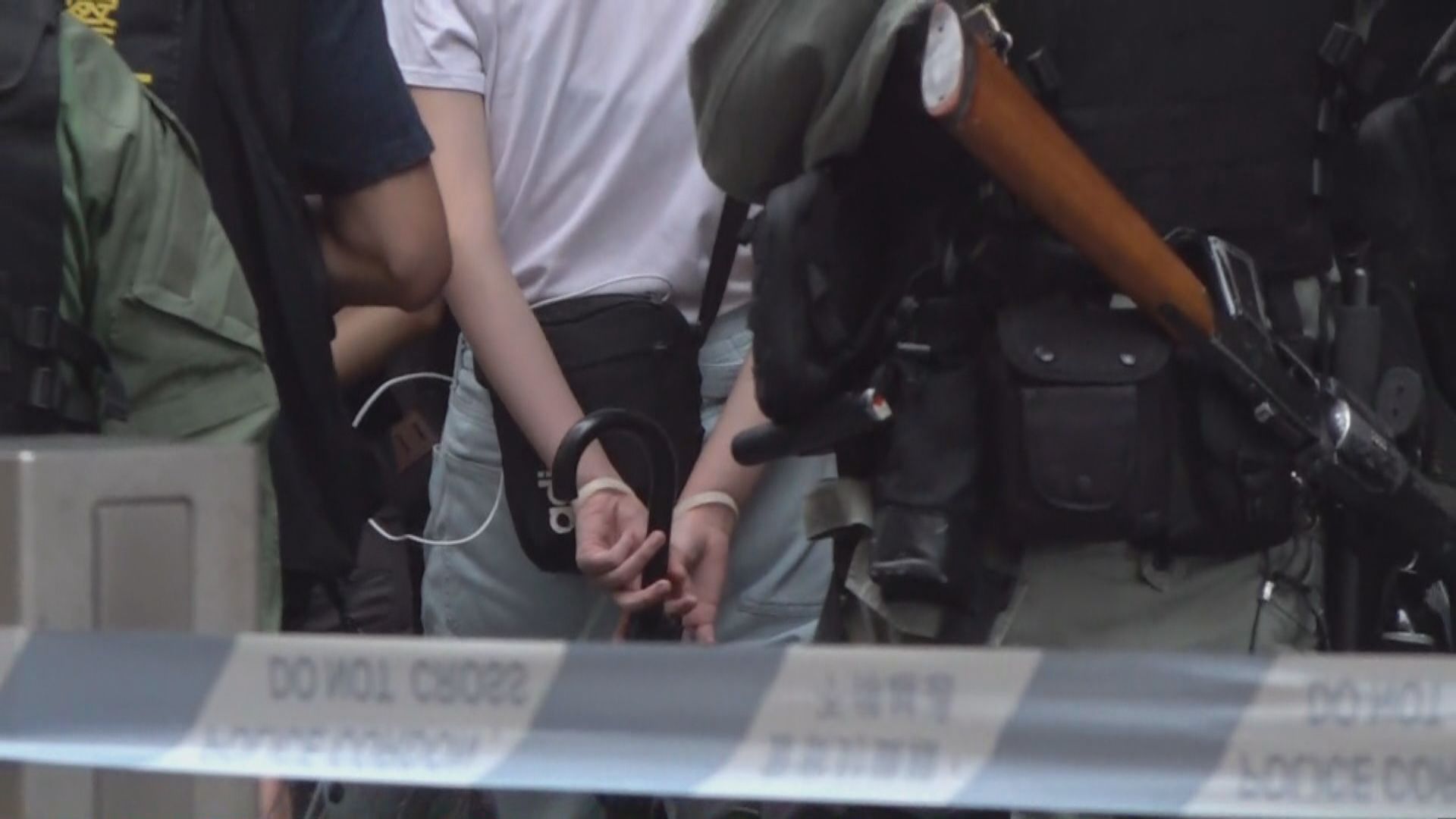 警拘69人主要涉非法集結　包括兩名區議員　