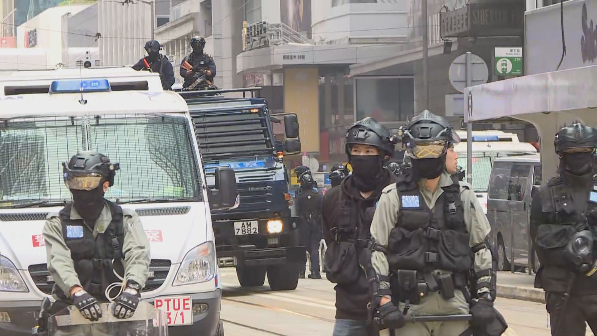 防暴警中環驅散黑衣人　遮打花園集會中止