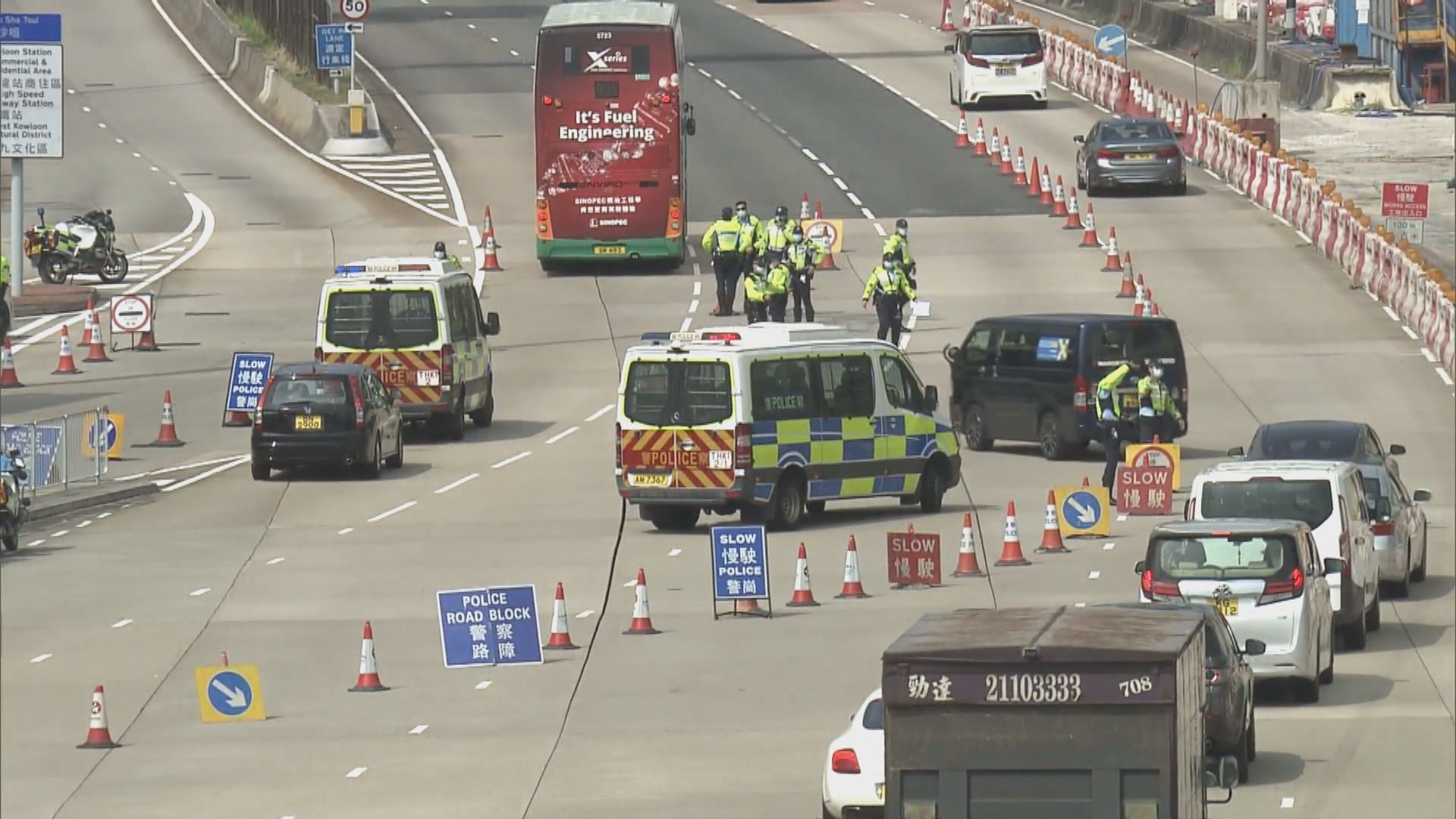 警方紅隧及西隧出口設置路障　截查車輛