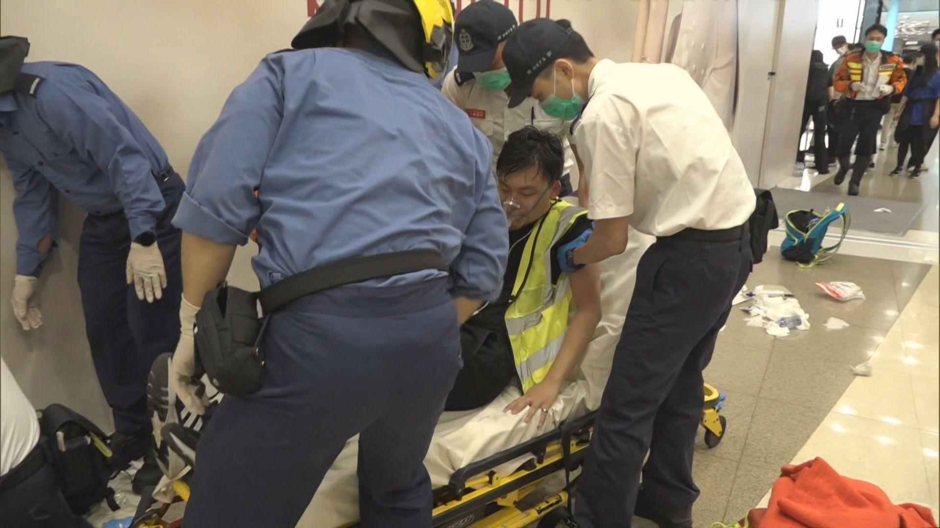 警方中環IFC商場驅散聚集市民