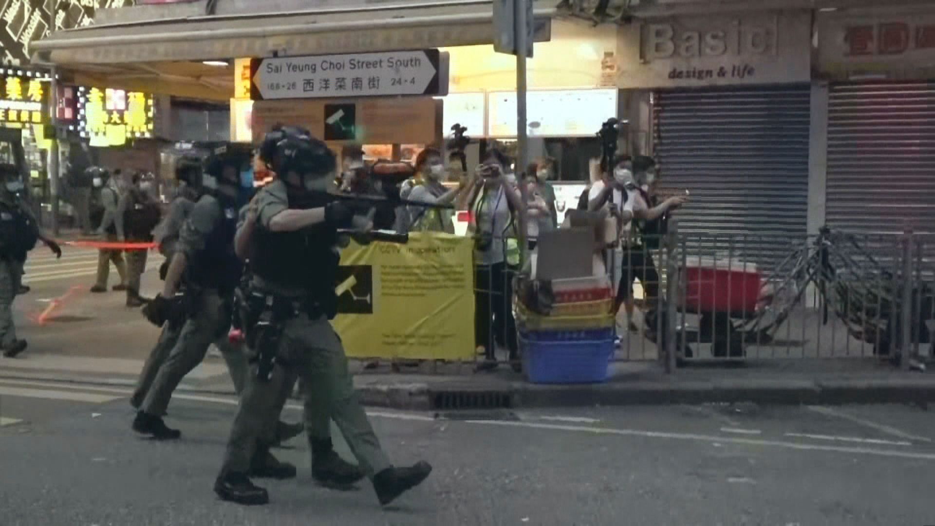 警方西洋菜南街發射多輪胡椒球彈　驅散人群