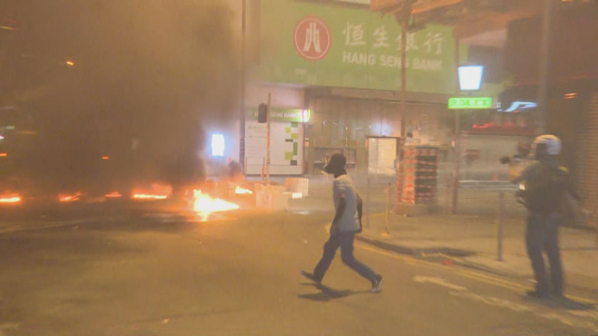 凌晨有人旺角堵路　防暴驅散