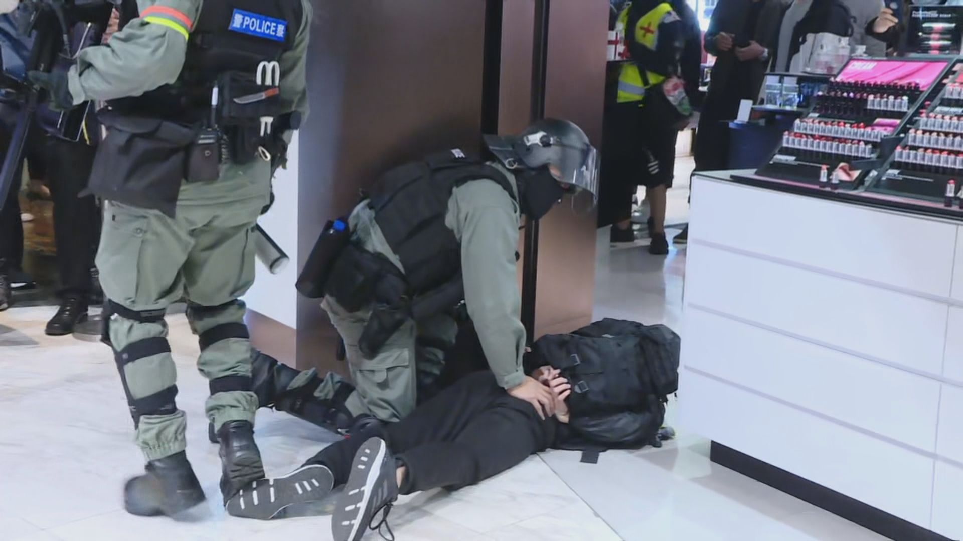 旺角晚上大批市民聚集　最少兩人被帶走