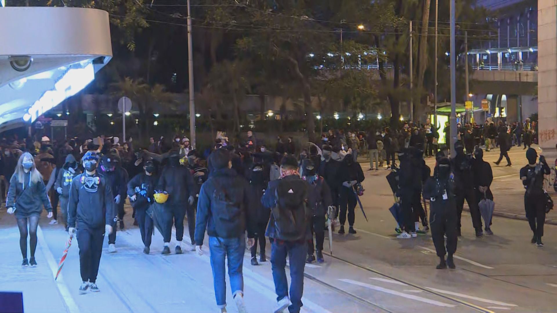 遊行晚上結束　市民陸續在中環散去