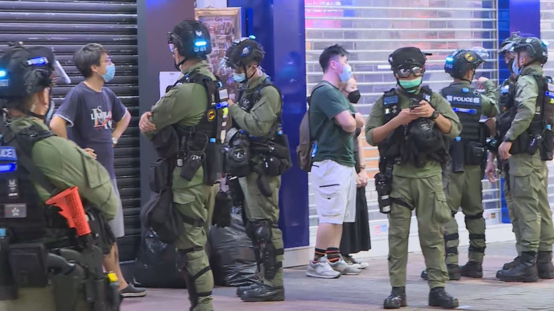 警方晚上旺角戒備　截查車輛及途人