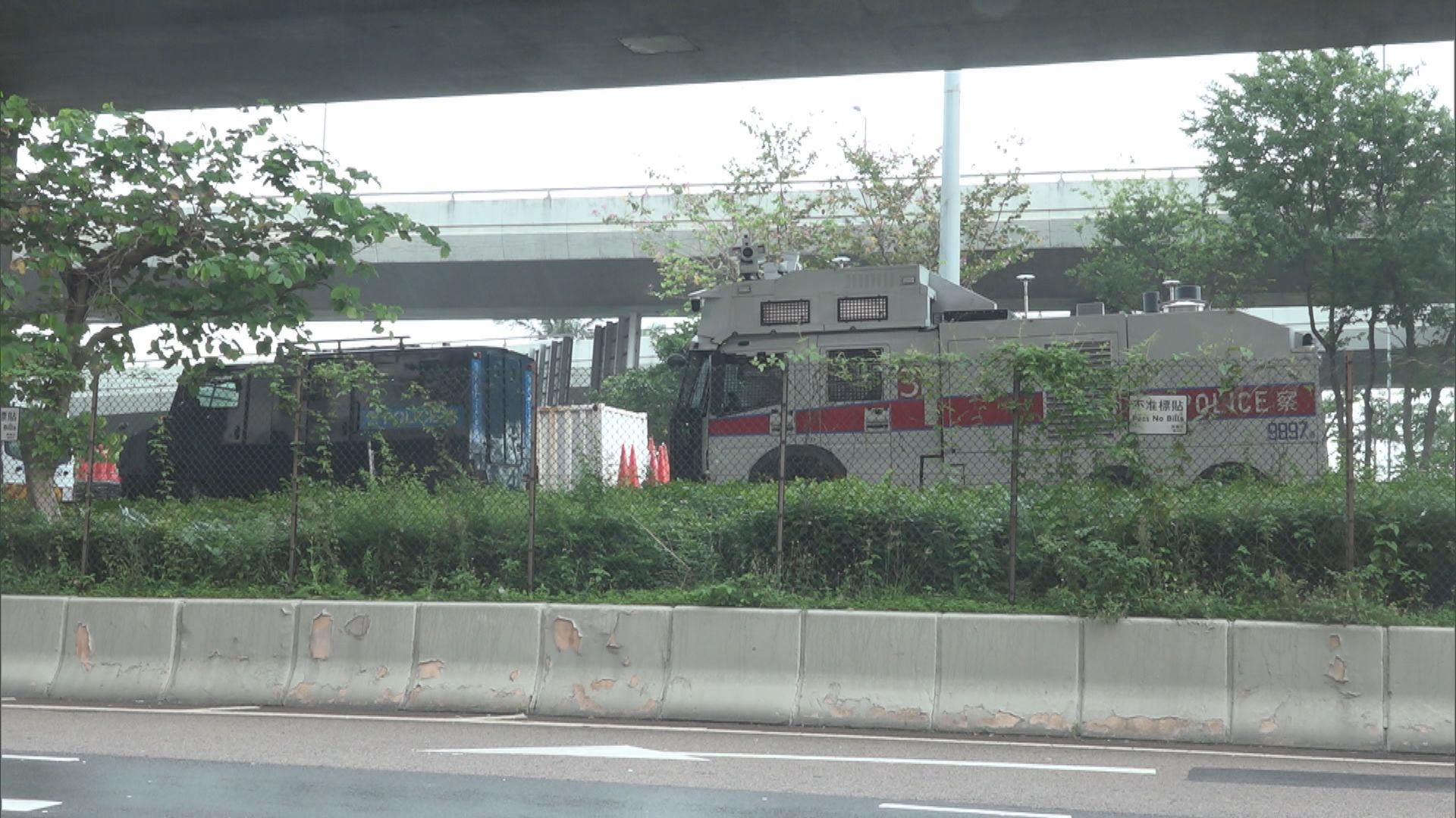 國歌條例草案今恢復二讀　中聯辦外水炮車及裝甲車戒備