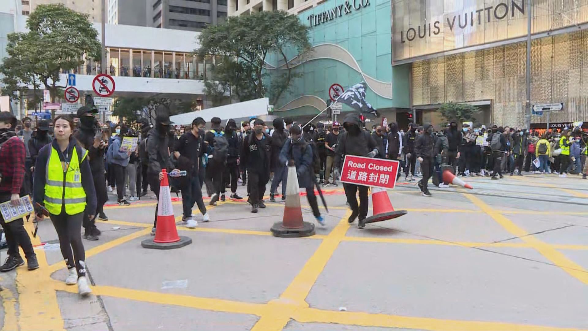 部份人偏離遊行路線於中環街市附近集結