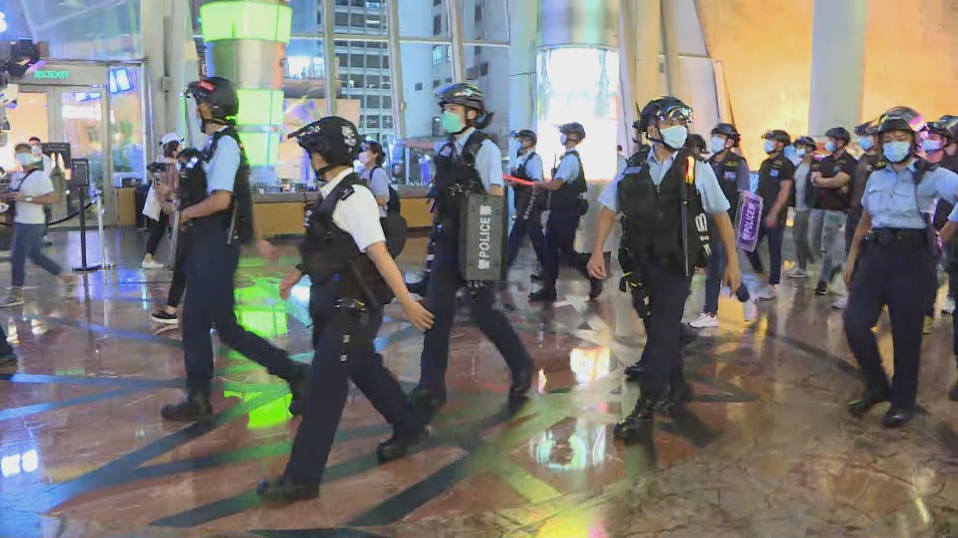 網上有人發起和你唱活動　警員到場驅趕