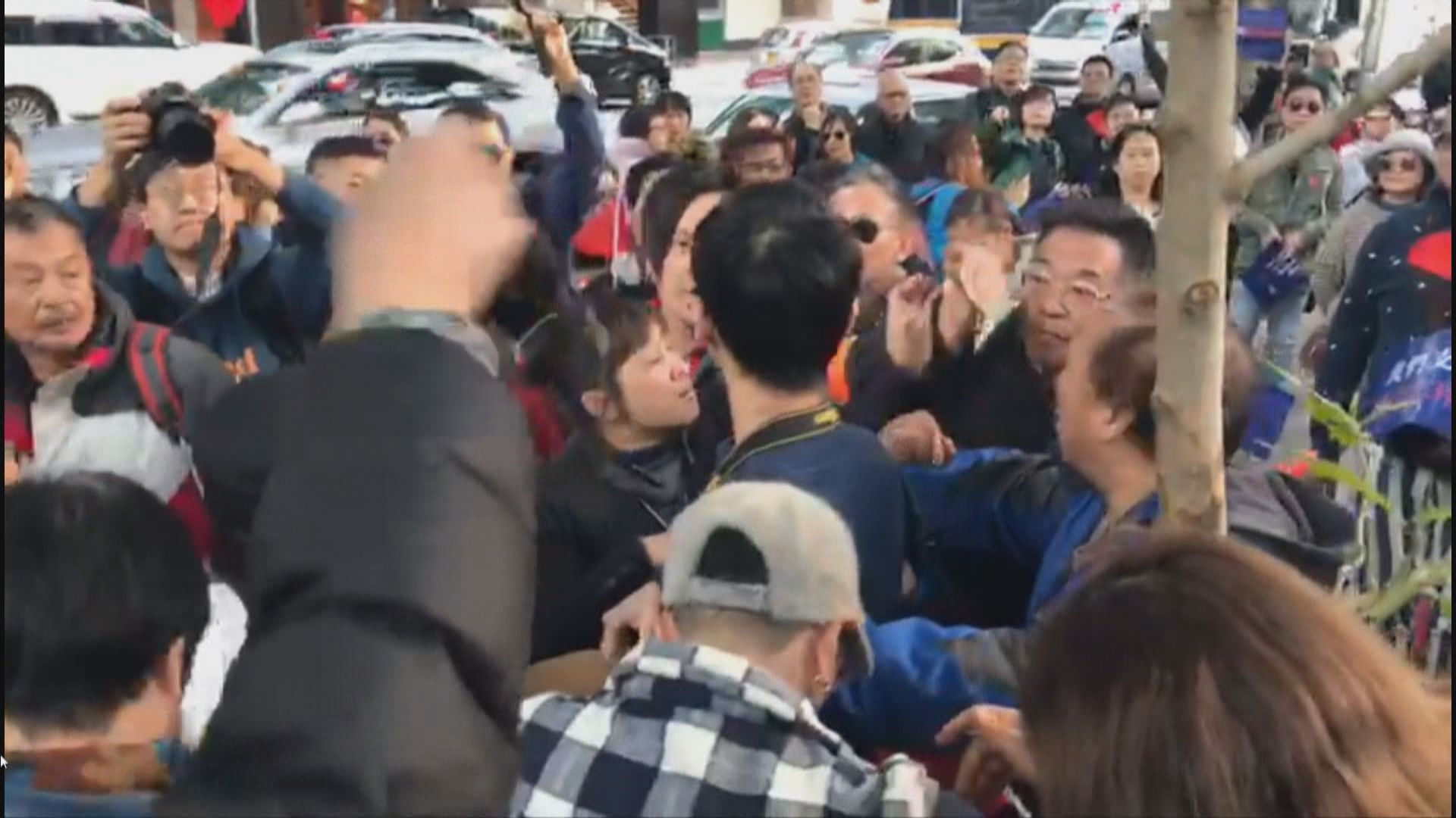 團體舉行集會質疑區選不公　有記者被包圍及指罵