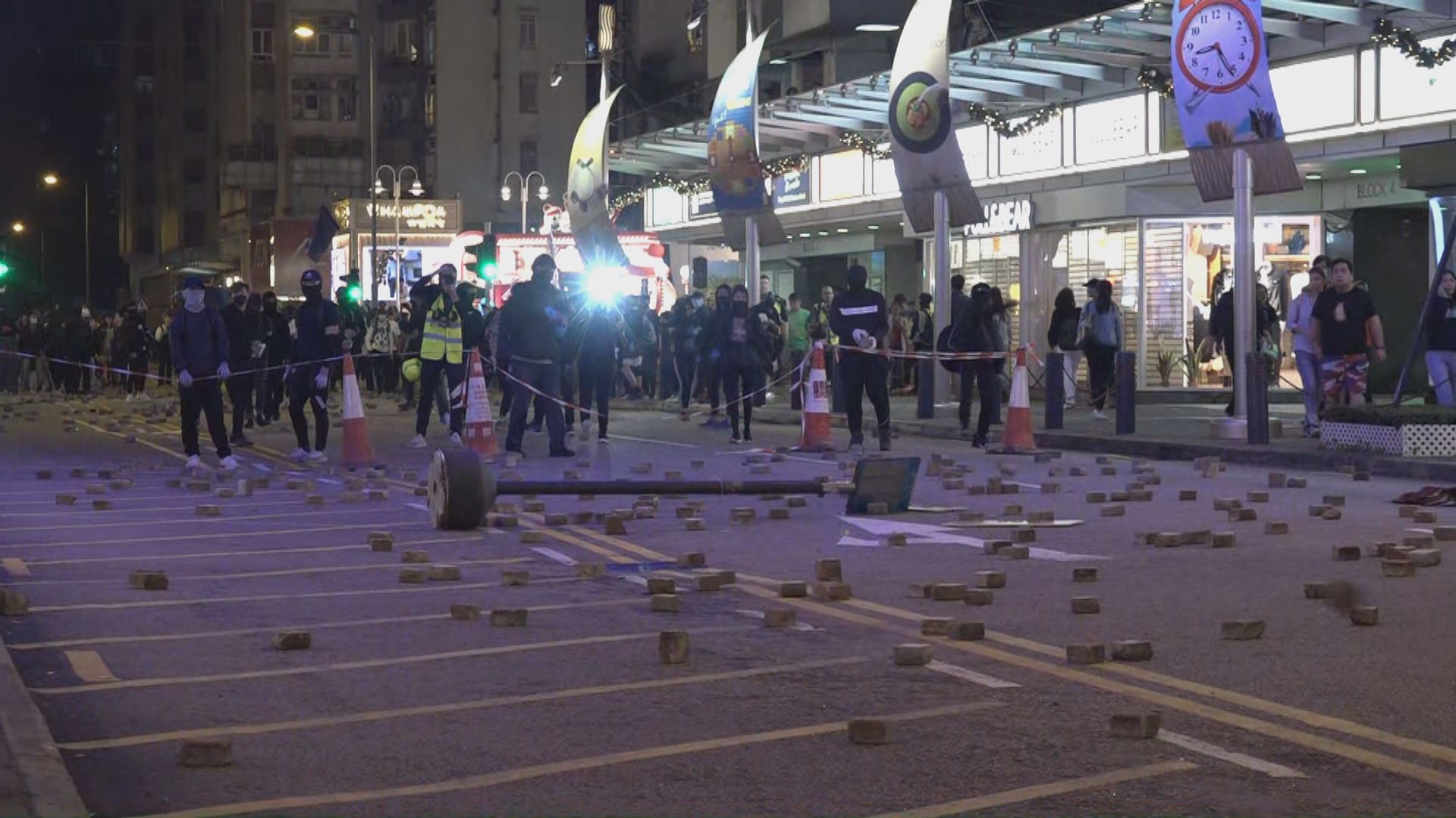 黃埔花園有人堵路　防暴警拘捕多人