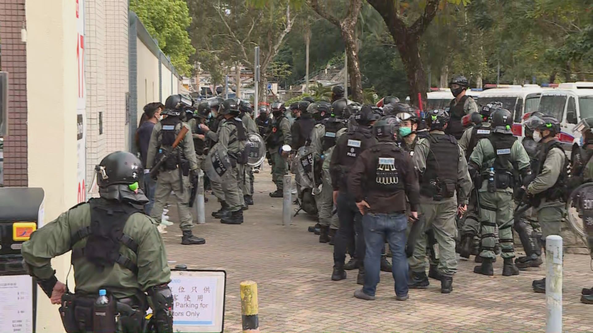 西貢遊行反對區內設檢疫設施　警截查多人