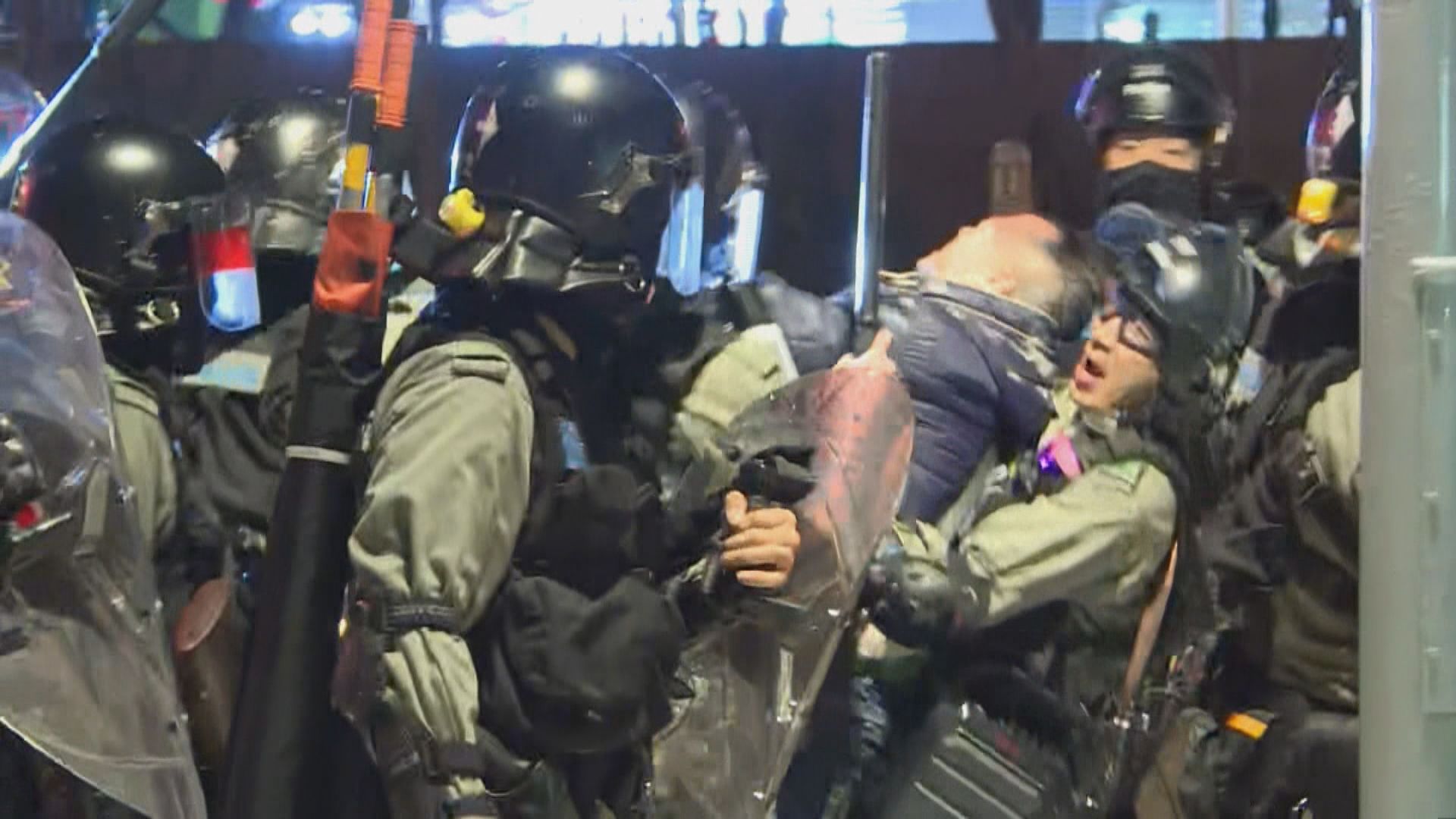 元朗721集會後防暴警察到場驅趕