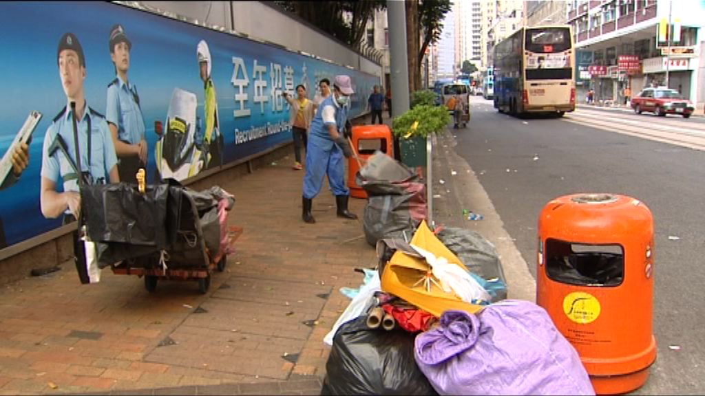 中聯辦外示威後遺下損壞雨傘