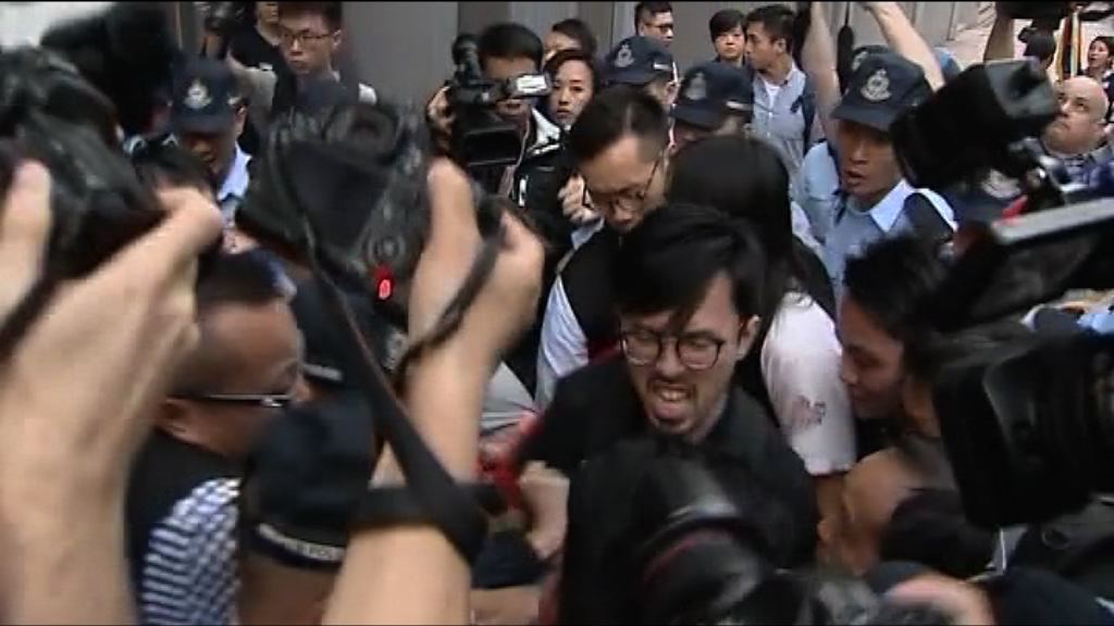 警方拒社民連帶汽球往示威區