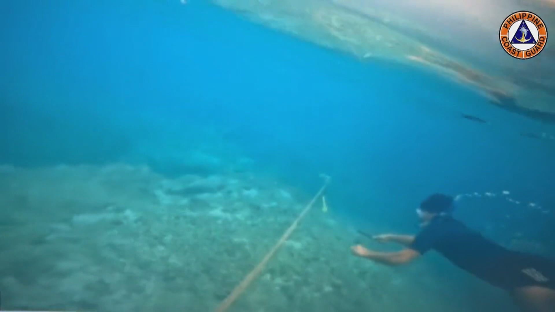 菲律賓稱已移除中國在黃岩島海域放置的浮標