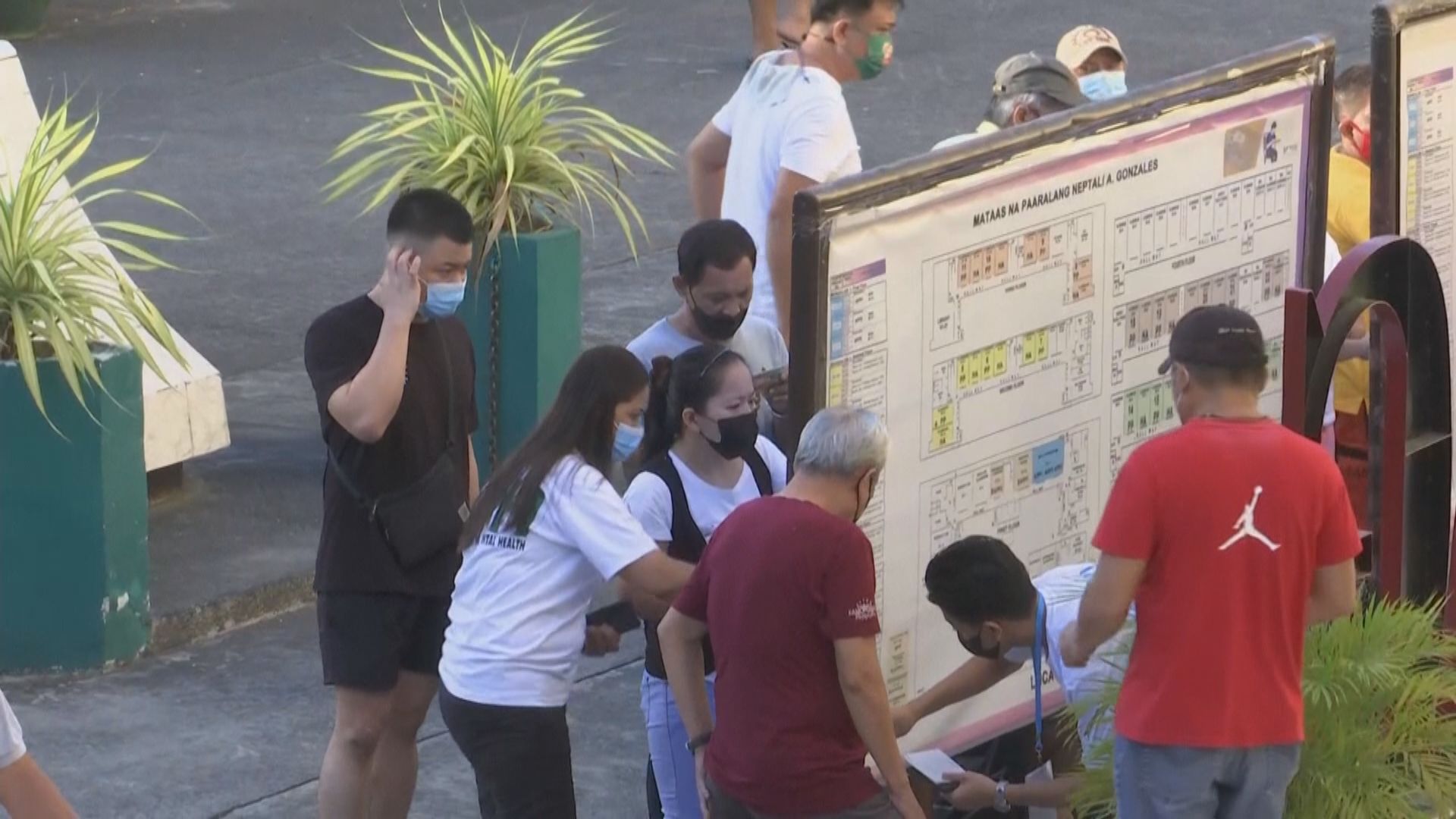 菲律賓大選正投票　小馬可斯與莎拉當選正副總統勝算高