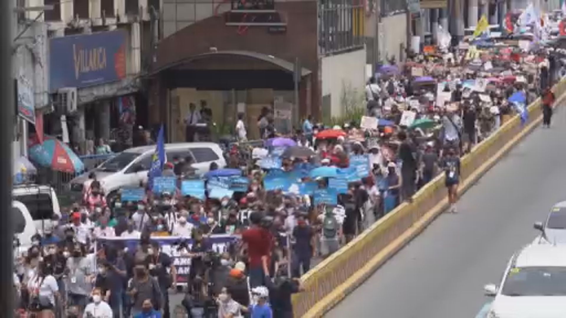 馬尼拉街頭現示威　反對小馬可斯就職