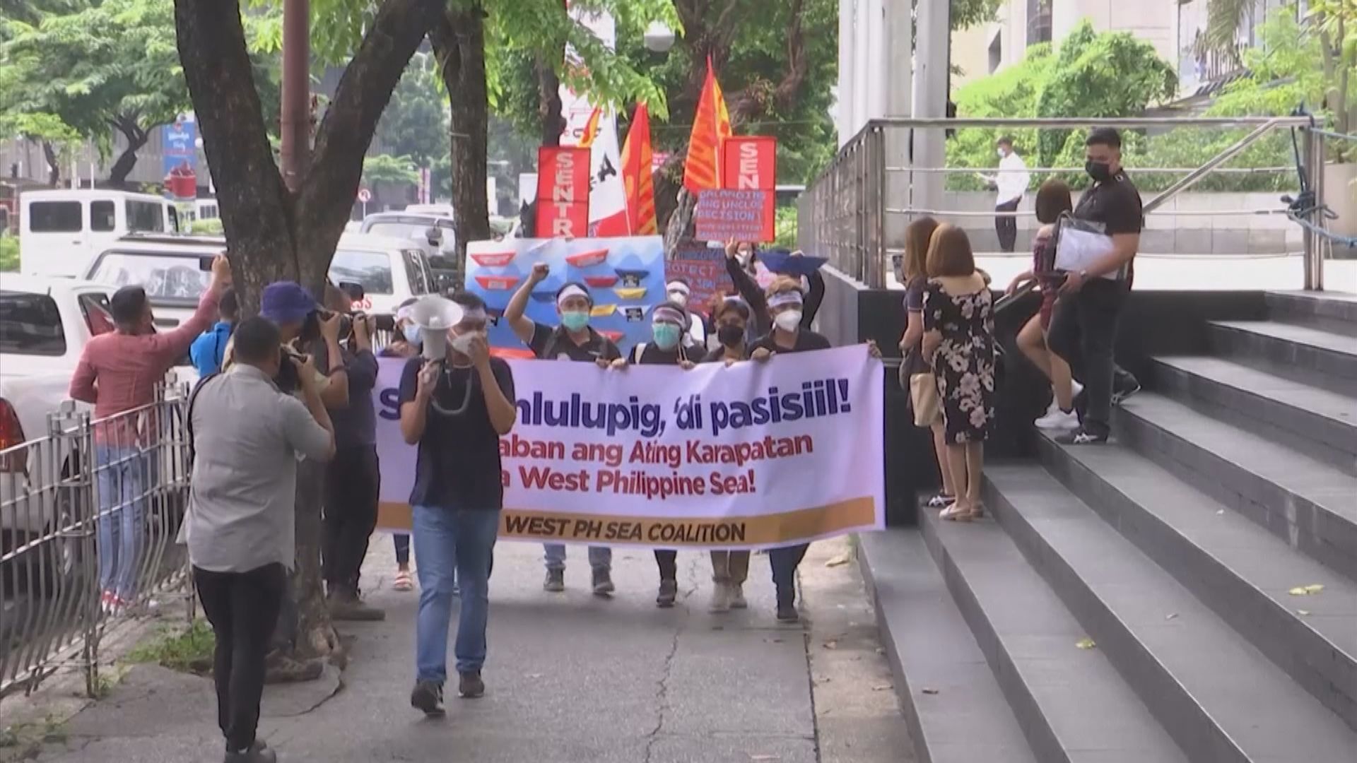 菲律賓民眾上街示威　籲小馬可斯捍衛南海主權