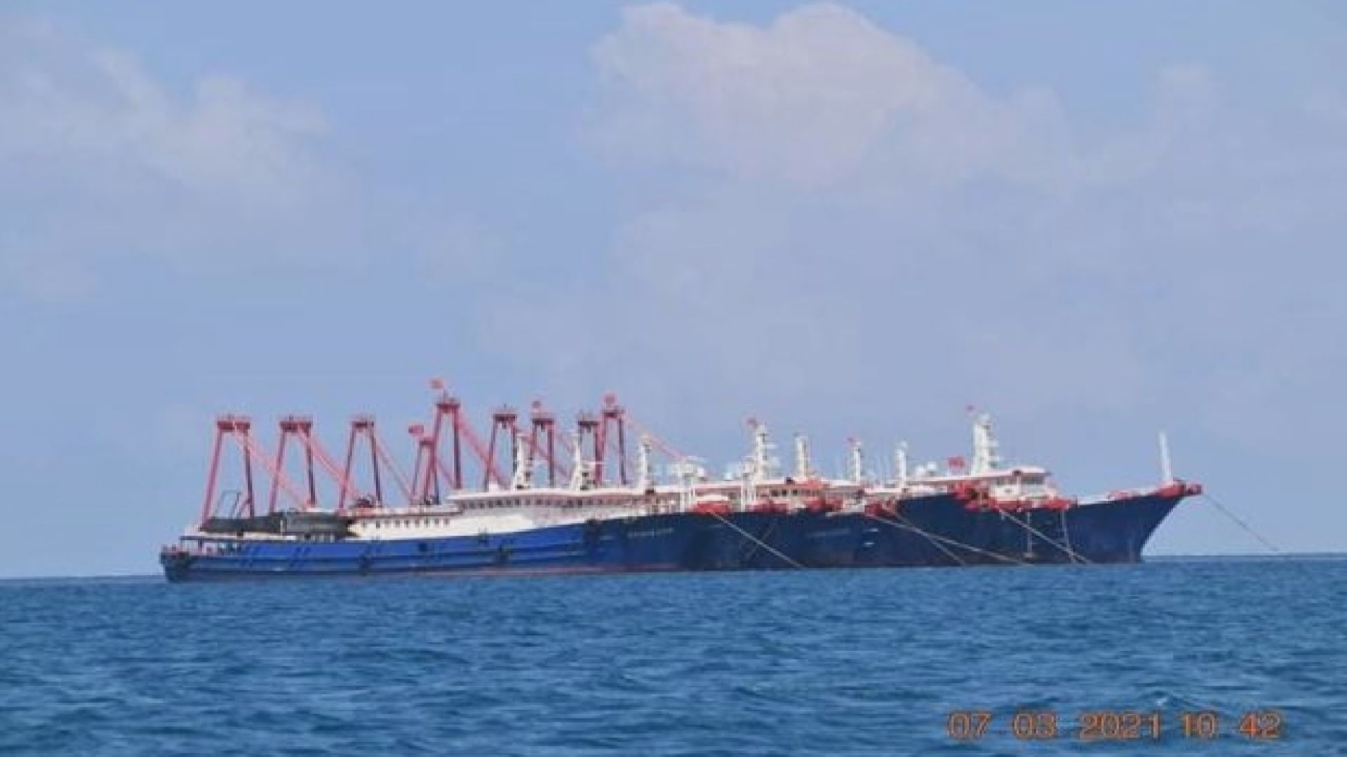 菲律賓防長再次要求中國船隻離開南海牛軛礁