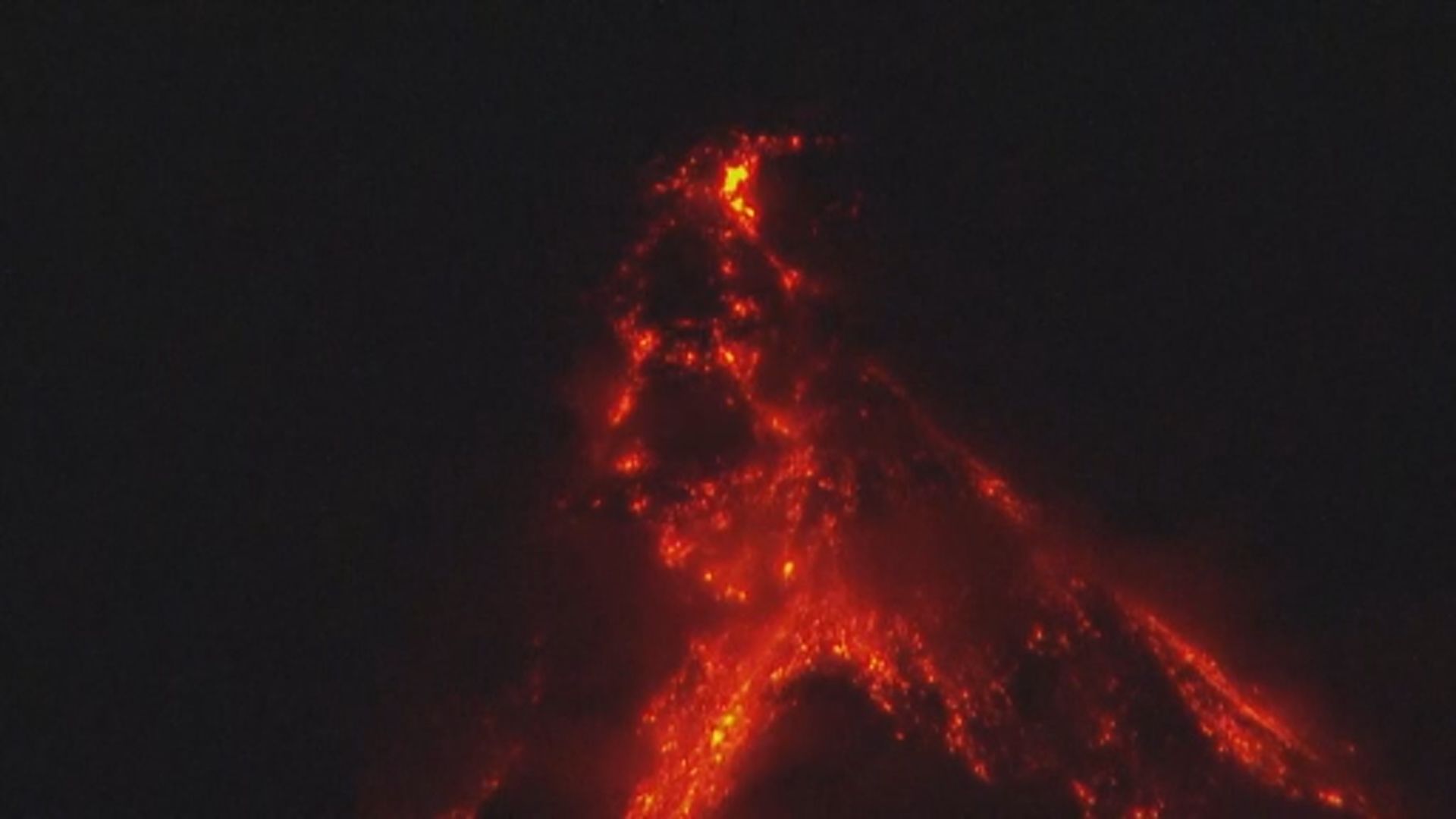 菲律賓馬榮火山爆發 逾萬人需要疏散