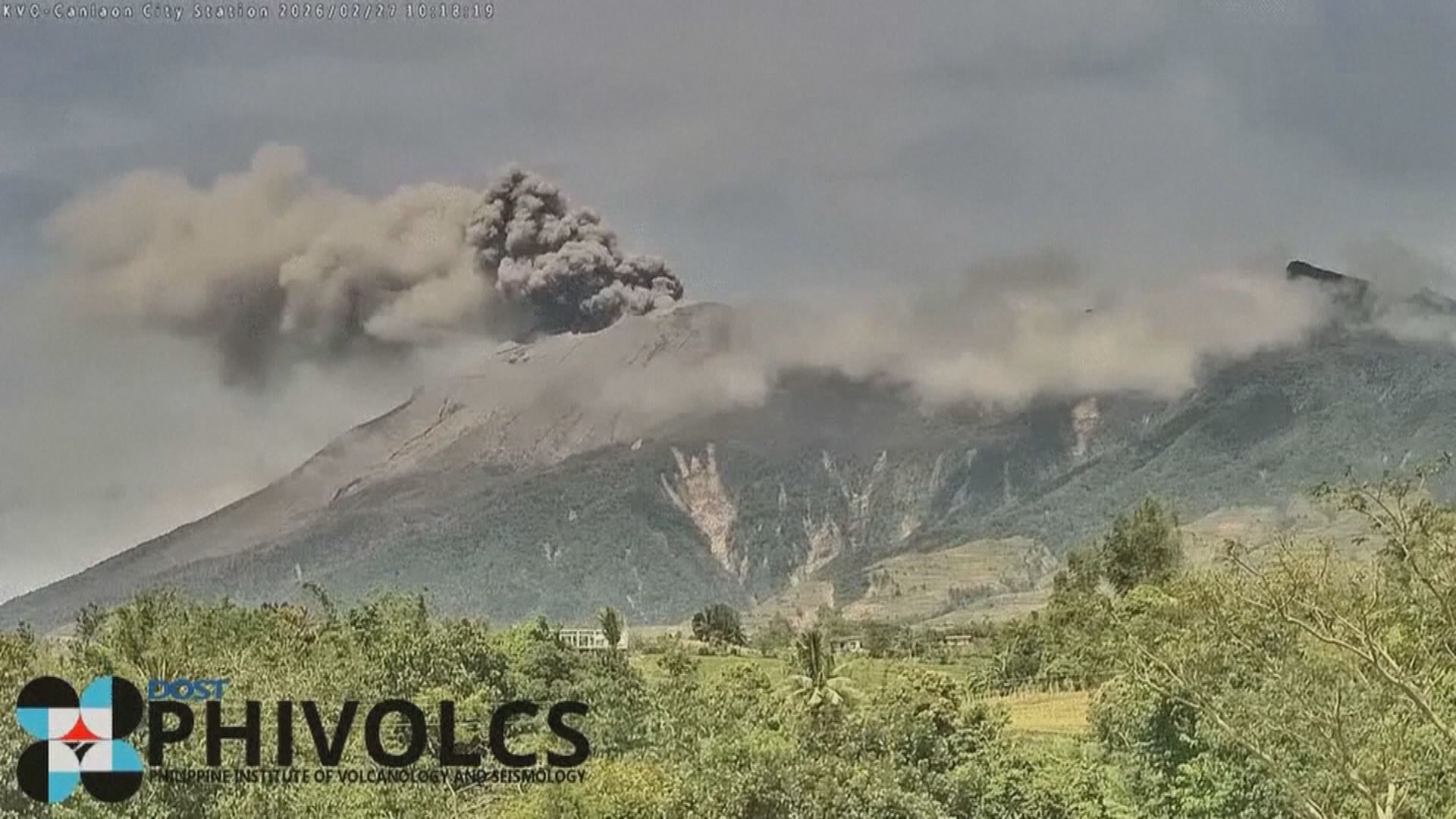 菲律賓坎拉翁火山爆發　專家指未來幾日可能發生更大規模爆發