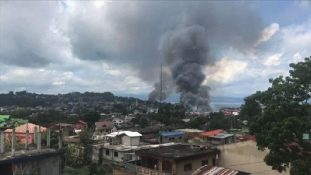 菲軍首動用重型火力炮轟武裝分子