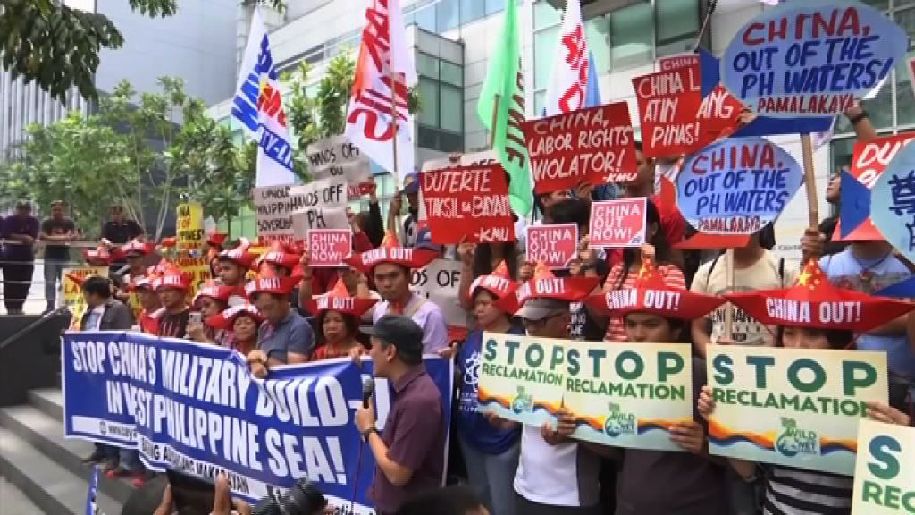 菲律賓人抗議中國開發南海島礁