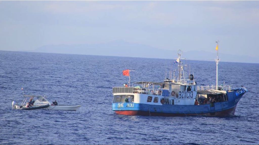 中國漁船疑非法捕魚遭菲扣留