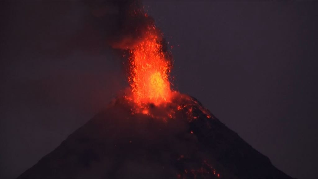 菲律賓指馬榮火山或爆發　逾五萬人疏散