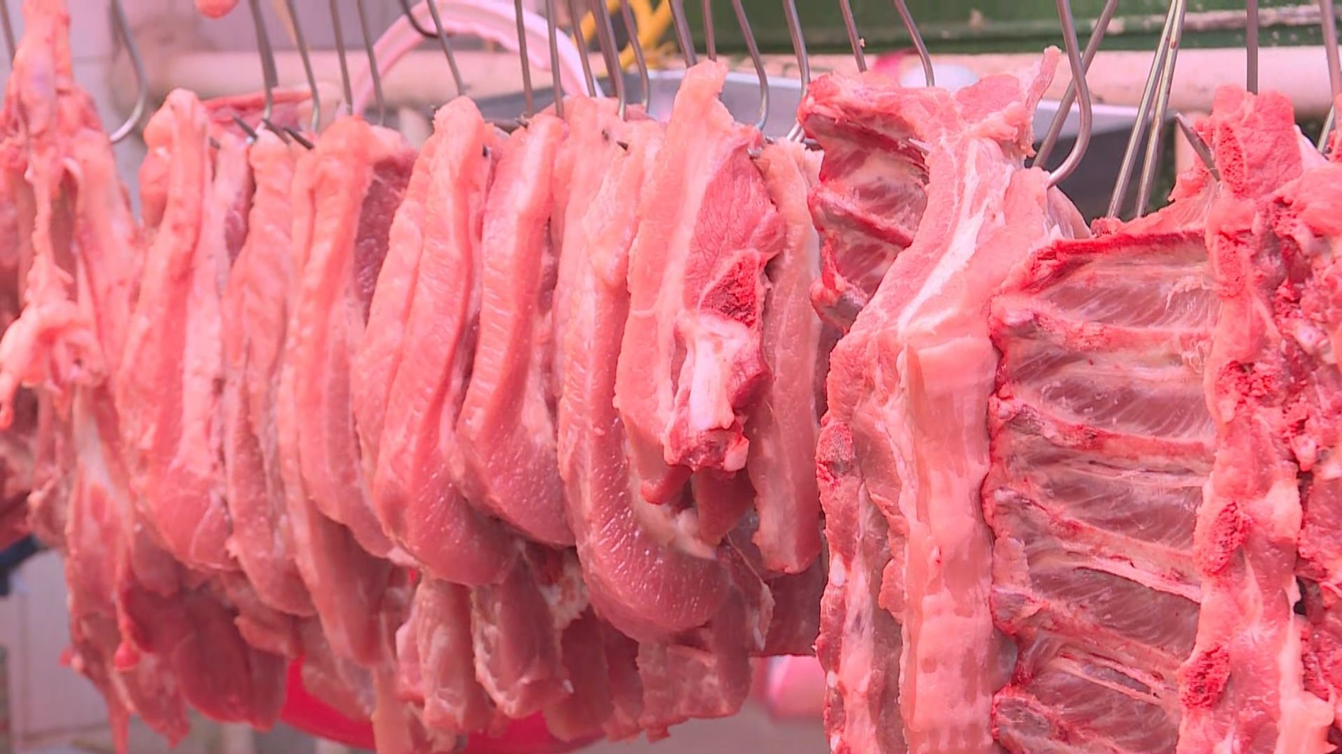 有豬肉檔指來貨價貴兩成但不敢加價