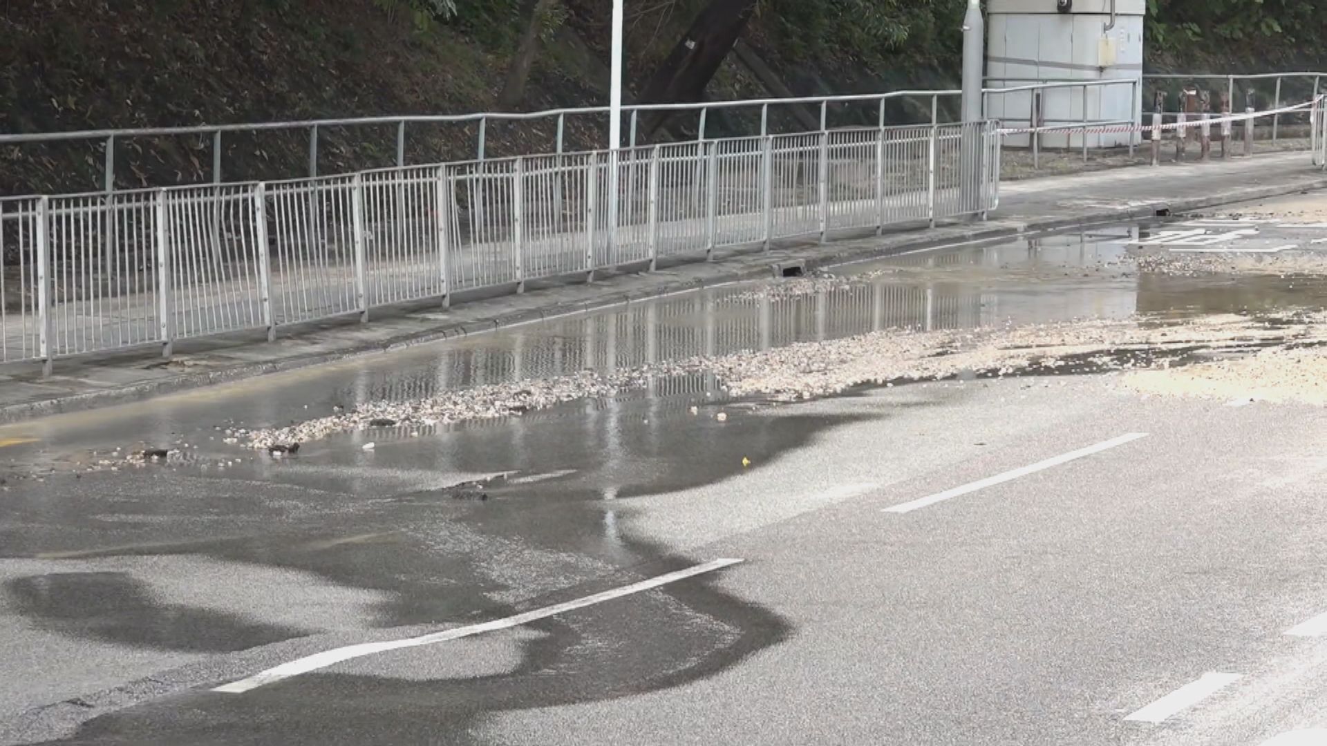 黃大仙上邨爆水管　暫停食水供應