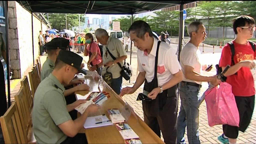 解放軍軍營七一期間開放今派三萬張門票