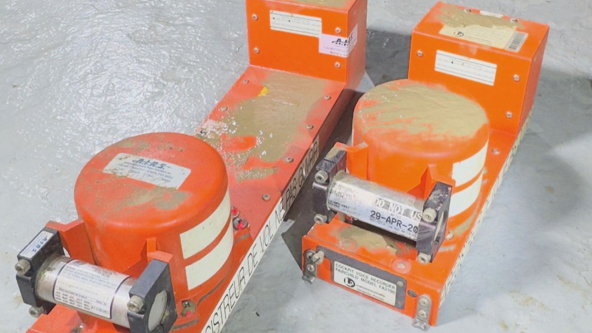 機場貨機衝落海｜失事貨機黑盒入水　已送實驗室檢查