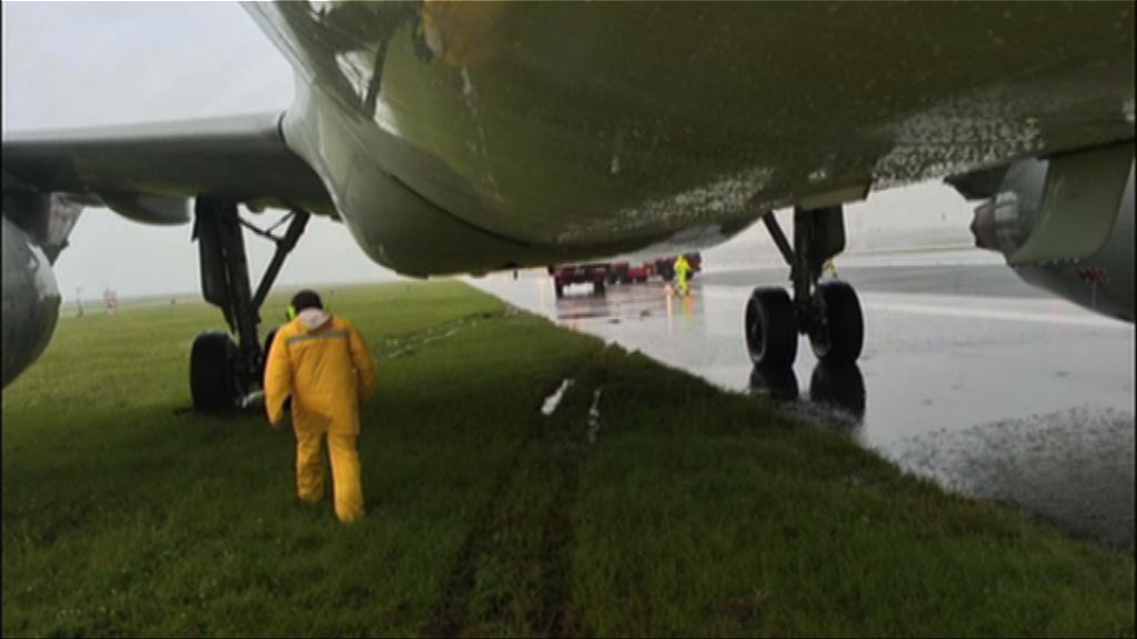 東航客機偏離跑道　兩名旅客報稱不適