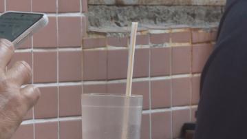 走塑適應期結束　荔枝角有茶檔仍提供膠飲管