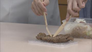 環保餐具供應商示範鋸扒 木叉一分鐘斷兩次