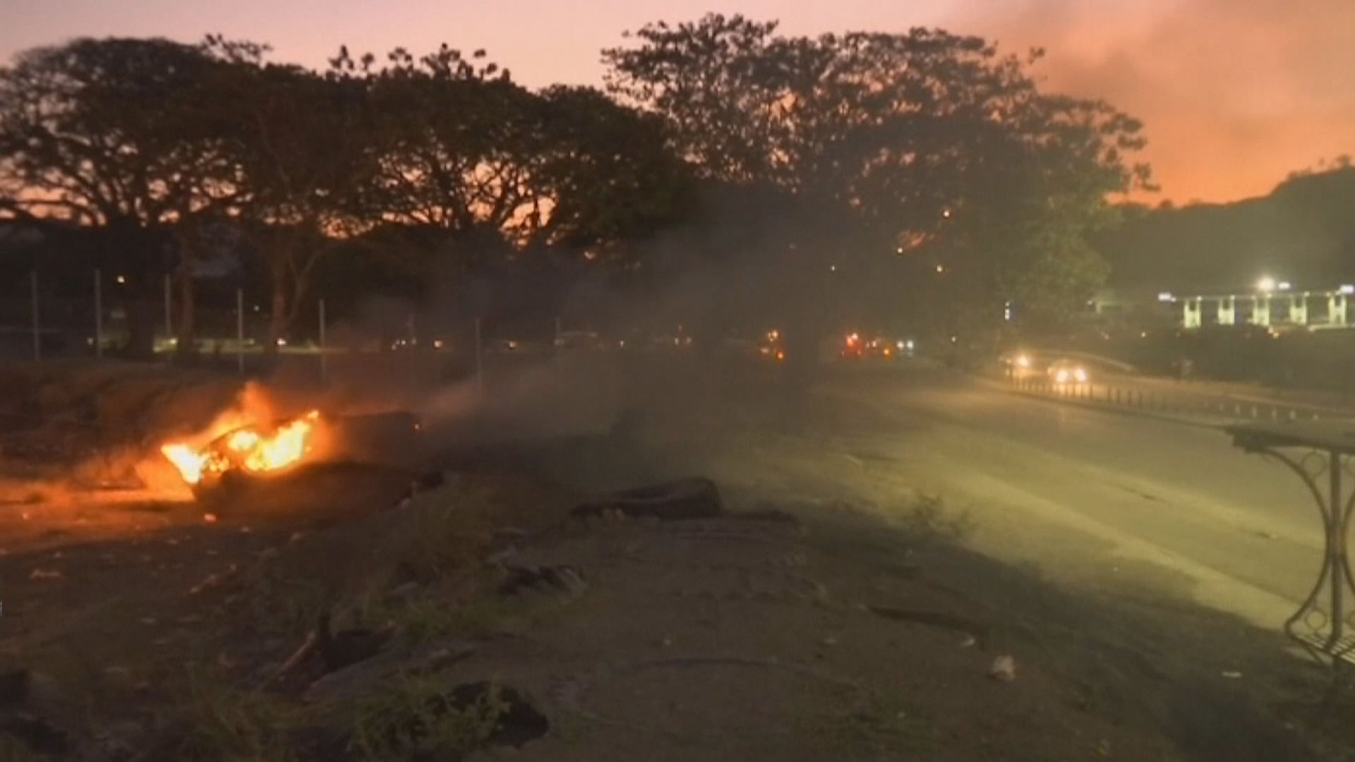 巴布亞新畿內亞警員闖國會示威
