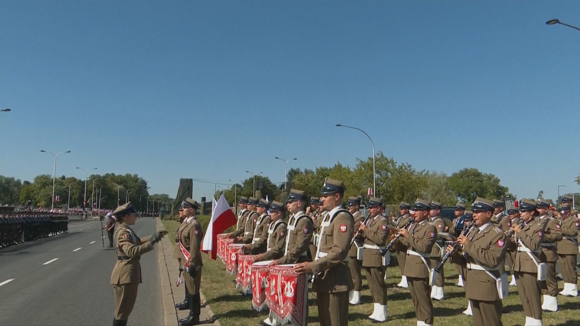 波蘭舉行數十年來最大型閱兵 展示最先進武器