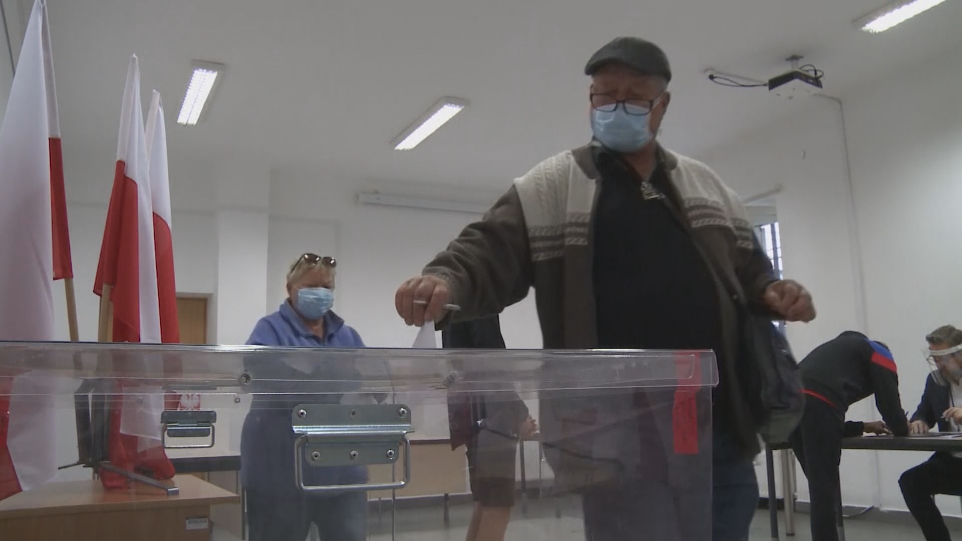 波蘭總統選舉投票結束　民調指兩候選人得票接近