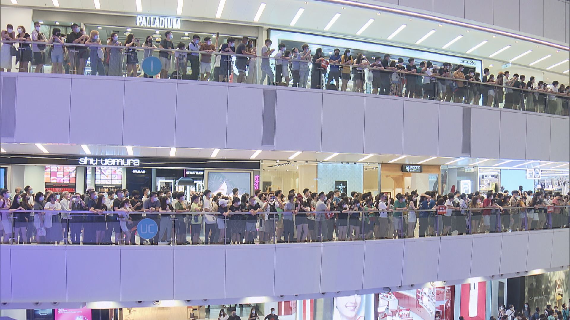 40歲男子涉於商場侮辱國歌被捕 