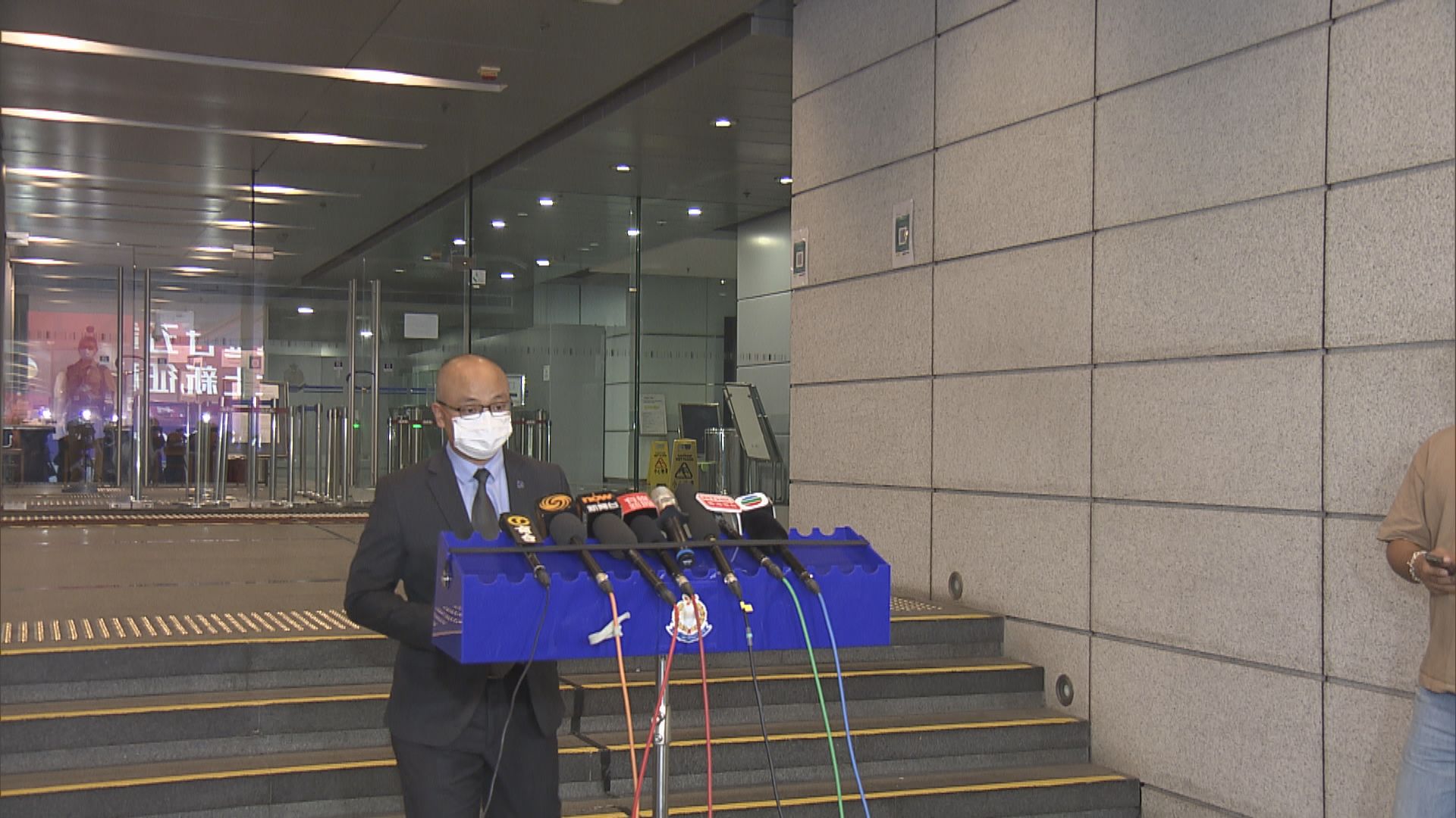 警拘一男子涉網上煽惑他人六月四日殺害警員