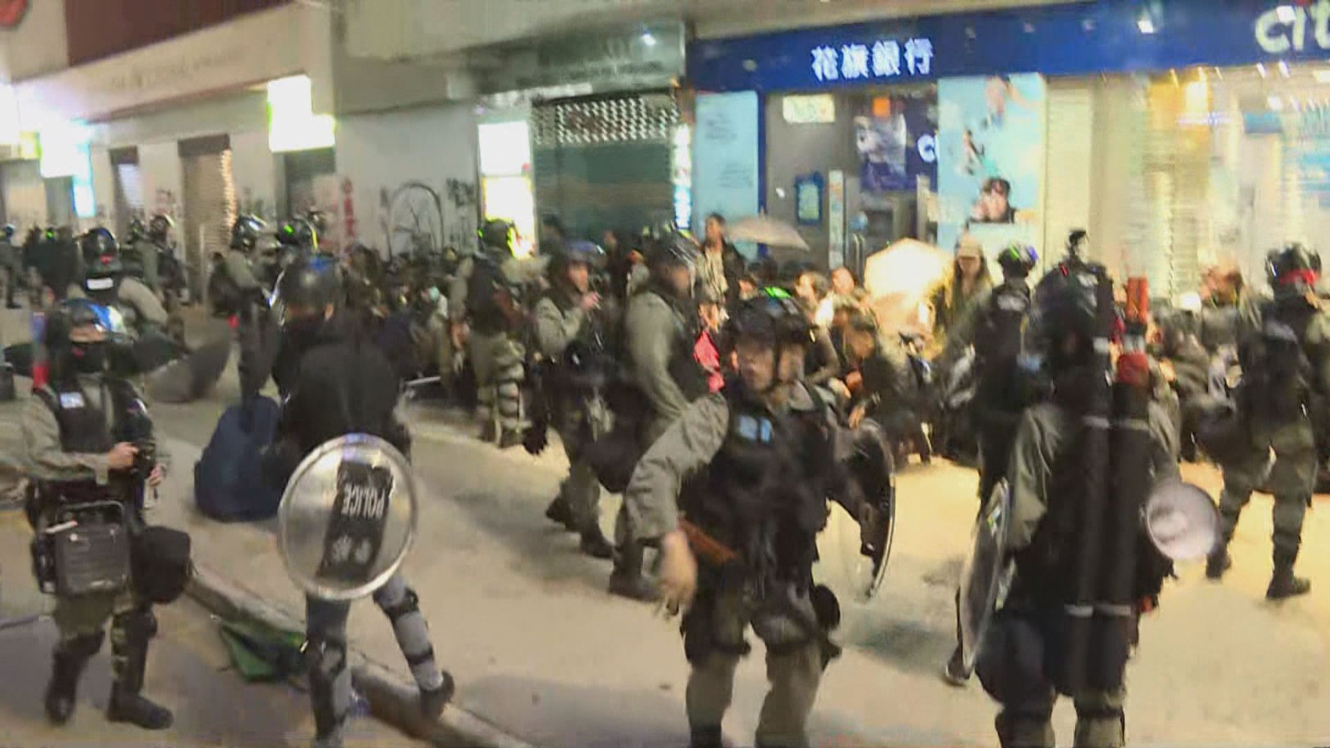 警方︰元旦銅鑼灣截查人士　三分一人獲釋其餘被捕