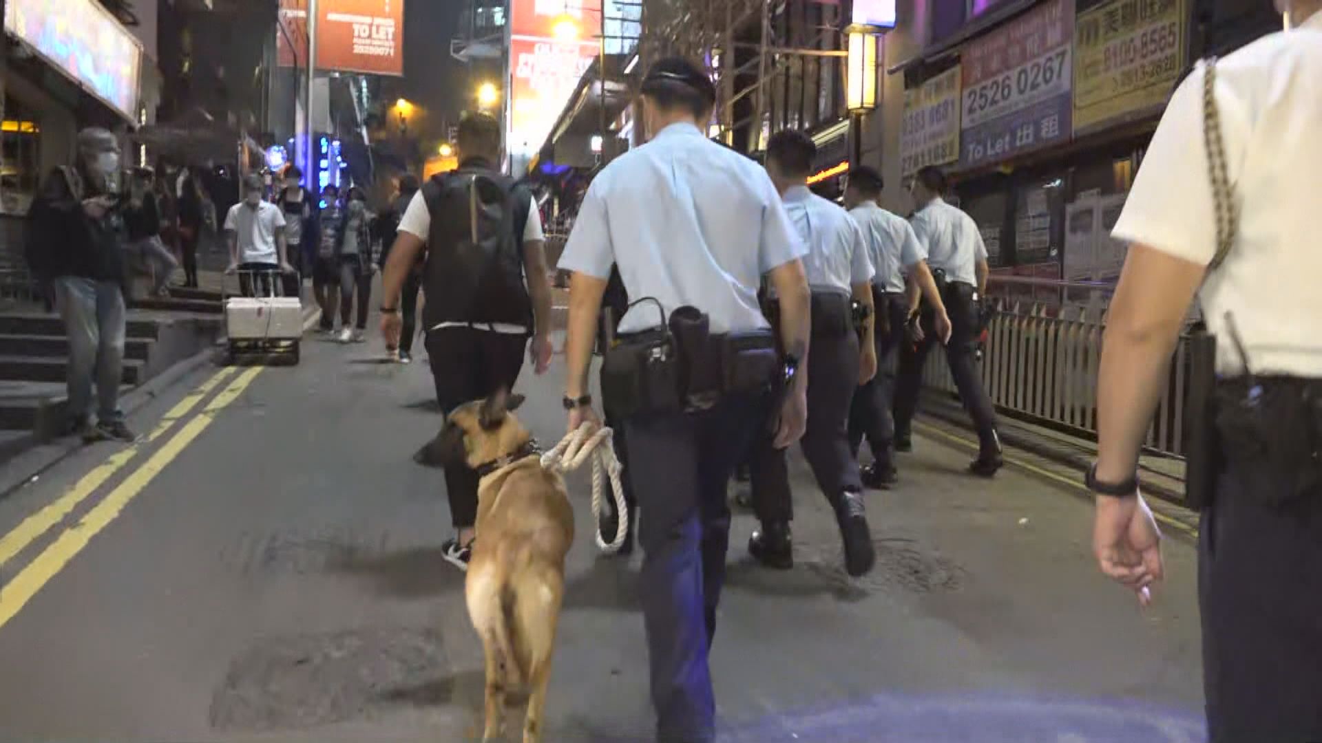 警方到蘭桂坊巡查酒吧