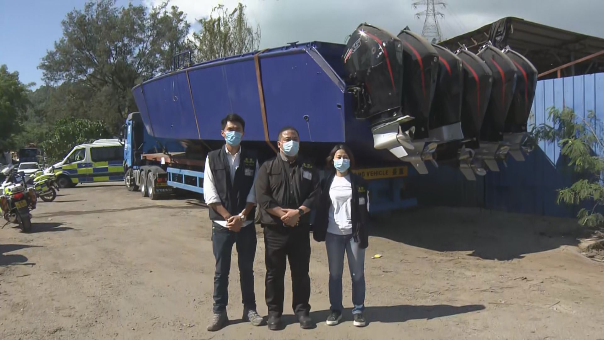 屯門龍鼓灘檢獲10艘走私艇及57個舷外引擎