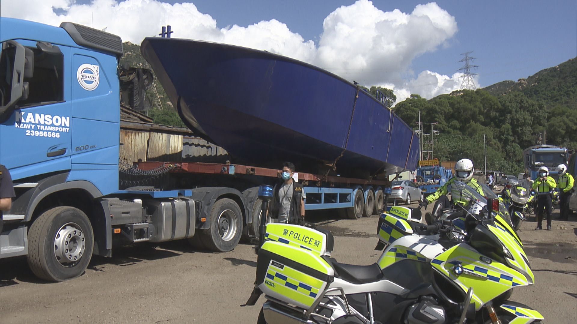 警方龍鼓灘檢10艘走私快艇及57個舷外引擎