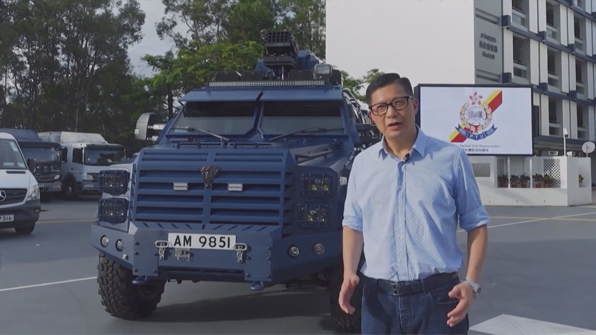 鄧炳強介紹「劍齒虎」裝甲車　可連射15枚催淚彈